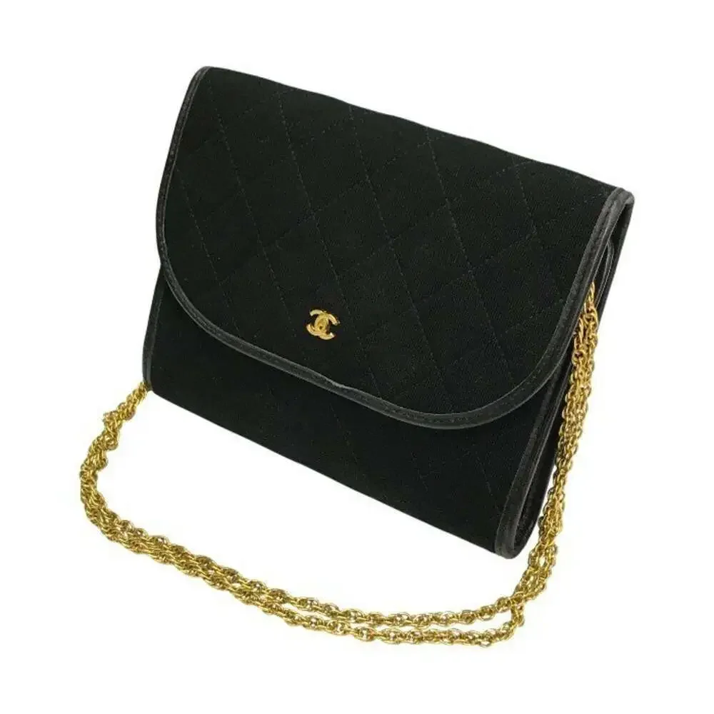 CHANEL Black Shoulder Bag